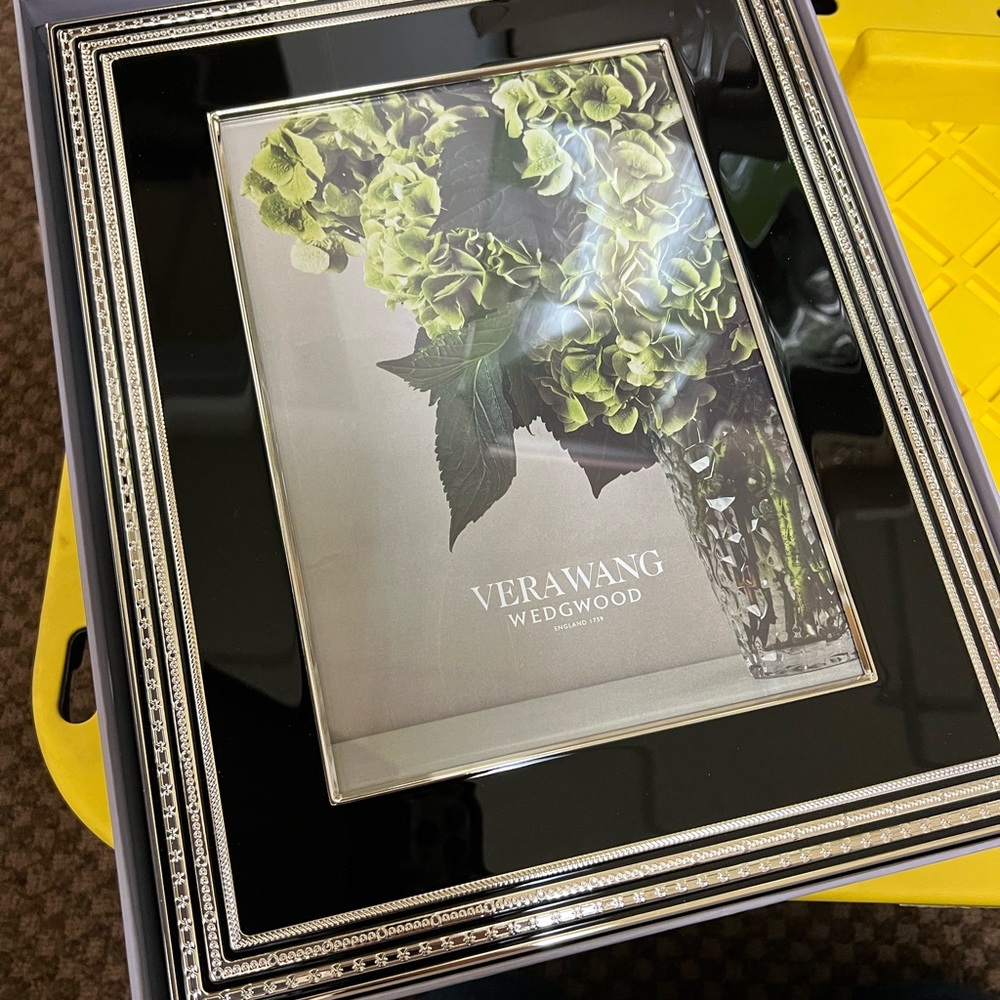 BRAND NEW VERA WANG WEDDING SET